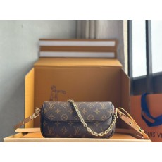 루이비통 [국내] 루이비통 월릿 온 체인 아이비 모노그램 23.5x12x4.3cm
