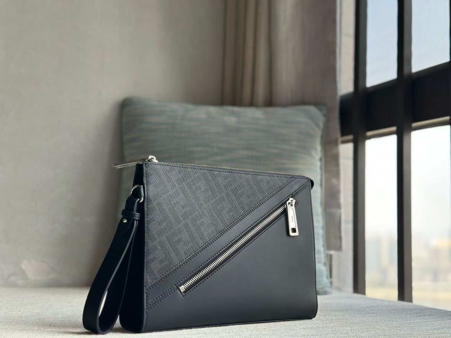 펜디 디아고날FF 세컨백 27x20x6cm